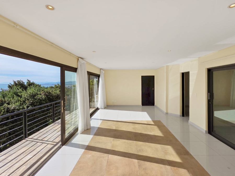 To Let 4 Bedroom Property for Rent in Oranjezicht Western Cape